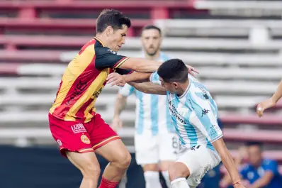 Atlético Tucumán venció 2-1 a Progreso por la Serie Río de la Plata