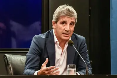 El FMI aprobó la revisión técnica con Argentina en medio de elogios de Caputo y dudas por la inflación