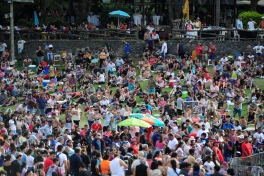 Multitudinaria despedida del verano en el Cadillal