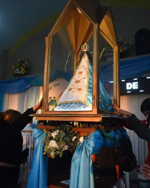 Los caminos que llevan a María: postales de una madrugada en La Reducción