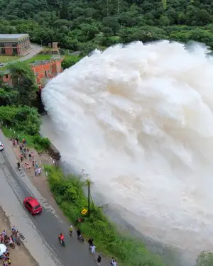 Abrieron las compuertas del Dique El Cadillal
