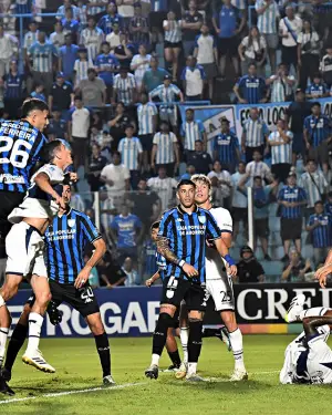 Atlético Tucumán cambió la actitud, controló las emociones y se quedó con la victoria ante Gimnasia de La Plata