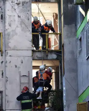Rescate en edificio del Barrio Patria