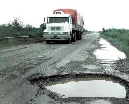 RUTAS Y PRODUCCION. La Sociedad Rural d se interesó por el proyecto y se comprometió a trabajar para que se concrete.