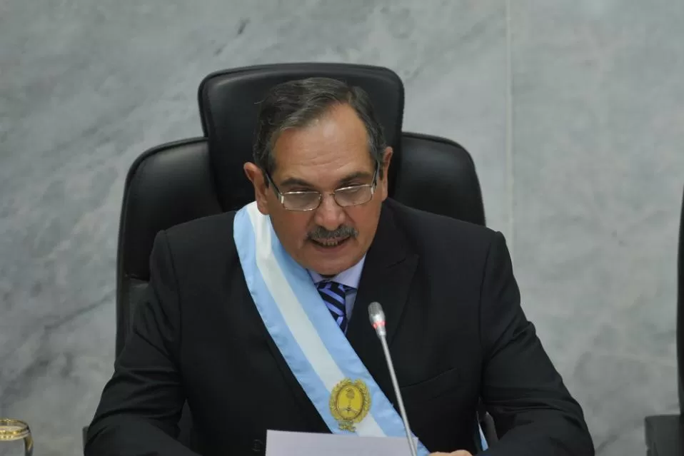 APERTURA. Alperovich leyó su discurso ante los legisladores. LA GACETA / FOTO DE JORGE OLMOS SGROSSO