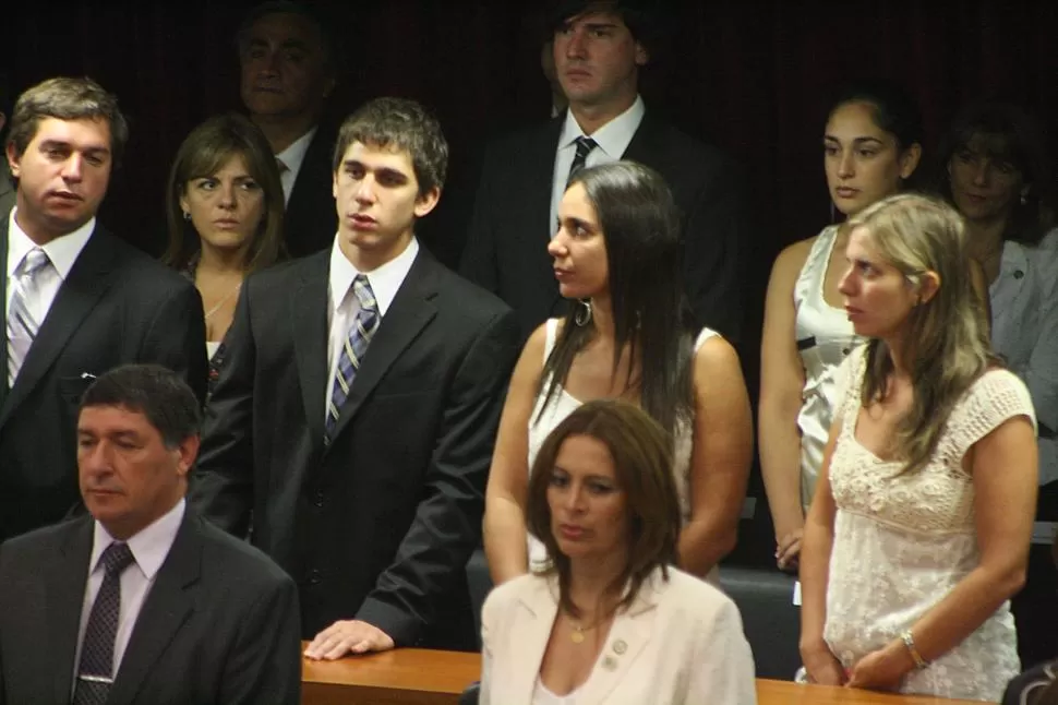 SIGUIENDO A PAPÁ. Gabriel, Daniel, Sara y Mariana, entre el público. LA GACETA / FOTO DE EZEQUIEL LAZARTE