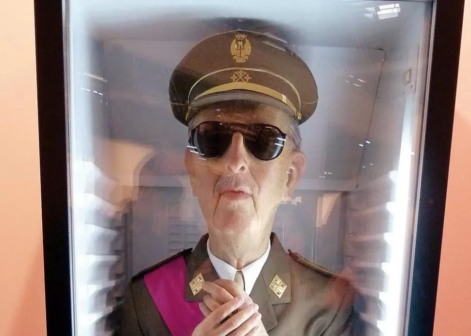EN LA HELADERA. Always Franco, una escultura a tamaño real del dictador que dirigió España entre 1939 y 1975. Es una obra realizada con silicona, poliester, pelo humano, ojos de cristal, ropa y vinilo.