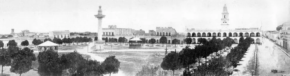 LA PLAZA INDEPENDENCIA EN 1870. Costado oeste y parte del costado sur del paseo, en la época en que José Pepe Posse desempeñaba funciones públicas y escribía punzantes artículos en distintos diarios del país.