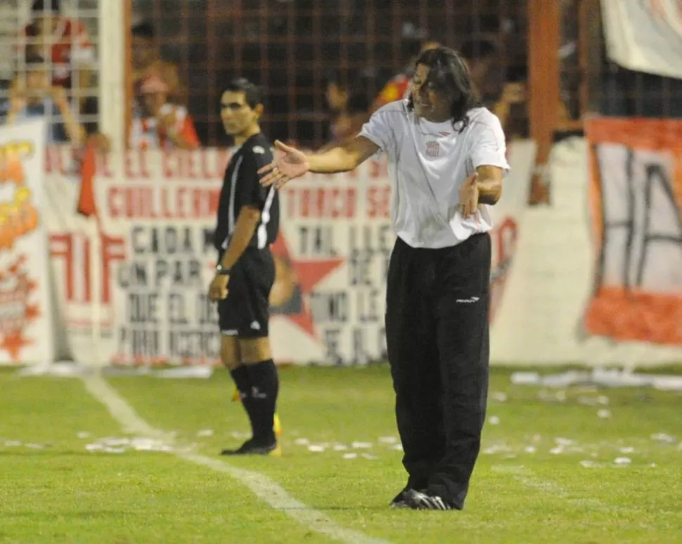 AFORTUNADO. Con el Tigre en el banco, San Martín pudo festejar un triunfo en casa después de tres meses. LA GACETA / FOTO DE FRANCO VERA