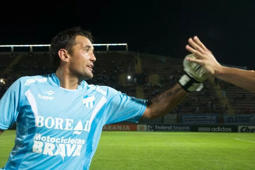 TIBURON DE ACERO. El arquero fue clave para mantener viva la ilusión en la Copa. FOTO DE MARIO QUIROGA (ESPECIAL PARA LA GACETA)