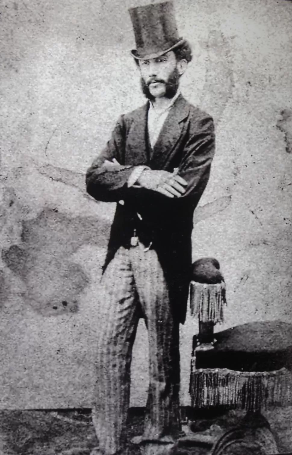 UN VECINO DE TUCUMÁN. Esta foto de don Eulogio Carranza, fechada en 1877, muestra el aspecto de un tucumano hacia la época de la visita de White. LA GACETA/ ARCHIVO