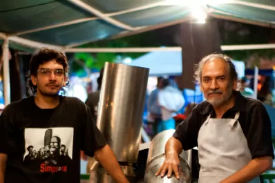 Un tucumano emplaza una obra de cinco metros de altura en Unquillo