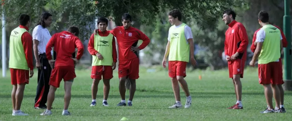 DISTENDIDOS. Después de semanas enteras de entrenamientos y concentraciones, los jugadores santos tendrán el fin de semana libre. LA GACETA / ANALIA JARAMILLO