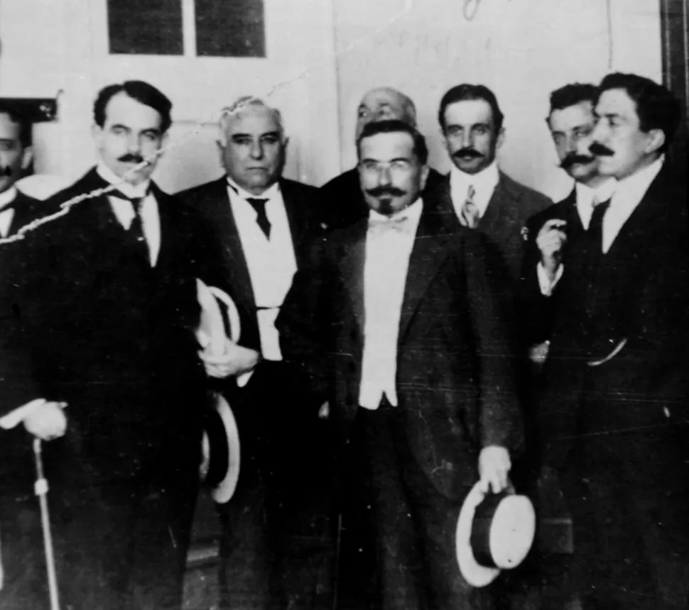 LÓPEZ MAÑÁN. Desde la izquierda, Manuel Augusto Montes de Oca, el ministro Adolfo Mujica y Julio López Mañán, entonces Director de la Defensa Agrícola Nacional. LA GACETA / ARCHIVO 