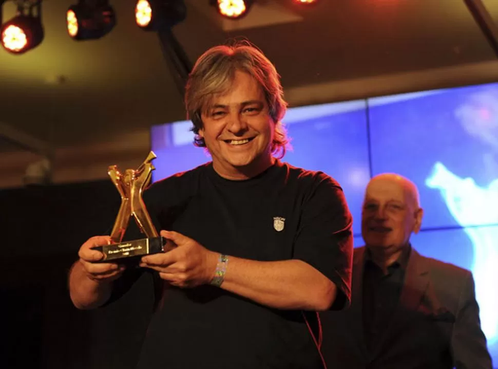 UNA FELIZ COMUNIÓN. Premio y calidad de escritor y de escritura no necesariamente. CLARIN.COM