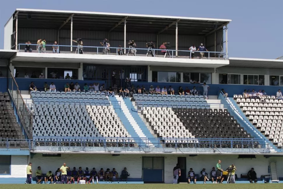 DESIERTO. Sólo jugadores, periodistas y allegados a Merlo vieron el partido. 