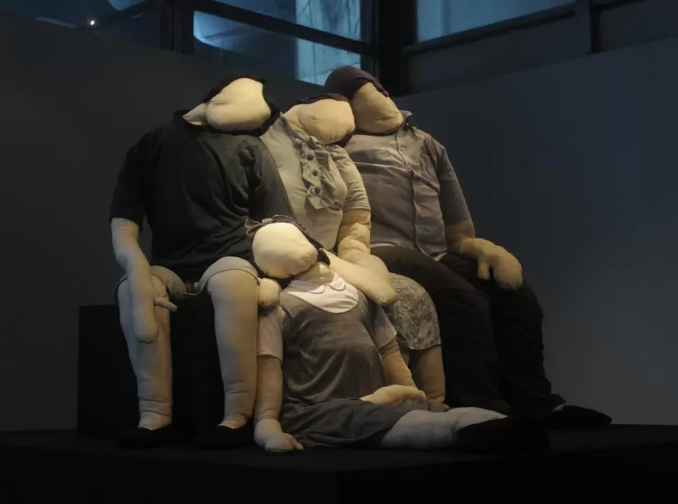 LA FAMILIA. El imponente conjunto escultórico está realizado con telas, goma espuma y vellón, entre otros materiales. LA GACETA / FOTO DE ENRIQUE GALINDEZ 