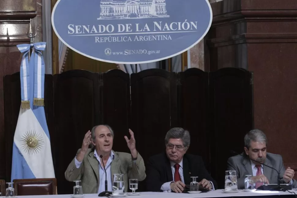 EN MARCHA. Mientras el Senado debate el proyecto de expropiación de YPF, la intervención toma medidas para aumentar la producción. DYN