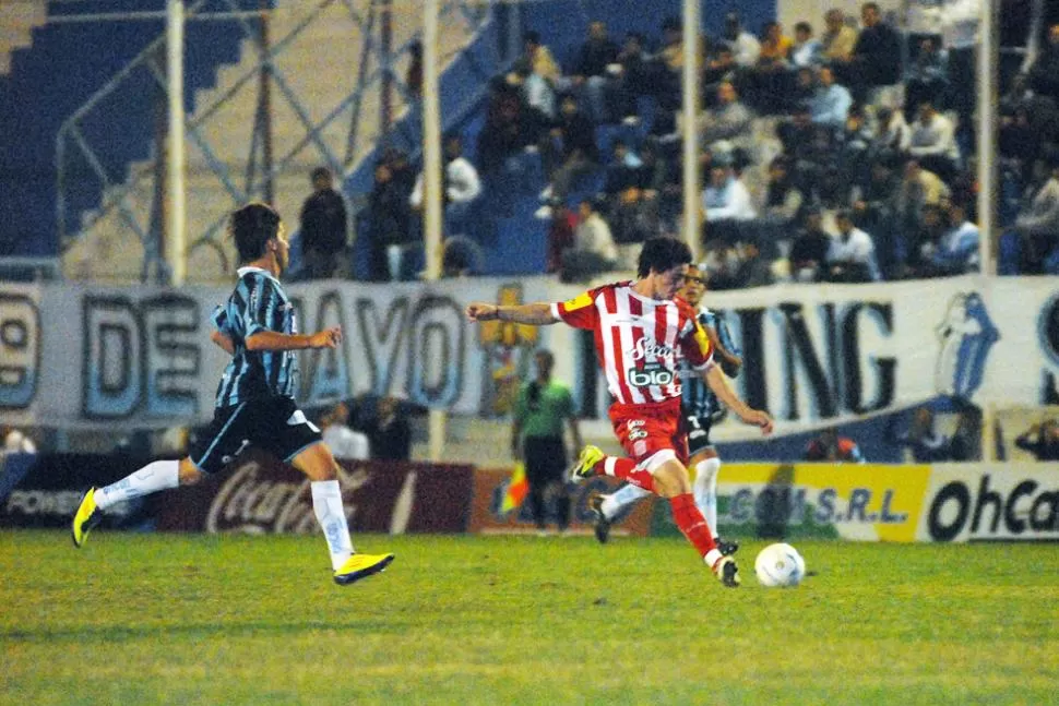 SUMO UN PUNTO PERO... El empate dejó el futuro del santo quedó más apretado de lo esperado. FOTO DE ARIEL CARRERAS (ESPECIAL PARA LA GACETA)