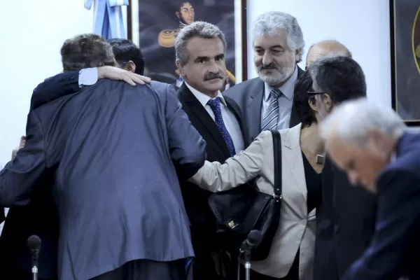 Rossi afirma que Diputados emitirá hoy dictamen sobre la expropiación de YPF