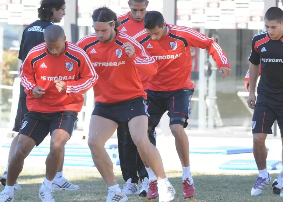 CONFIADO. Cavegol (centro) le tiene una fe ciega a sus compañeros. FOTOBAIRES