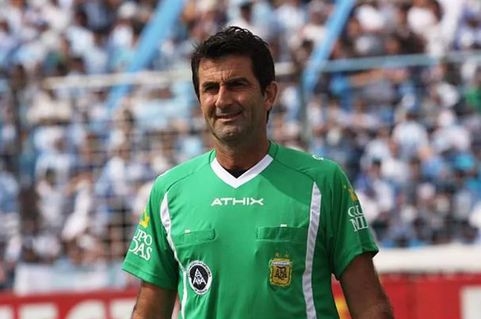 EL JUEZ. Toia es uno de los árbitros más veterano y experimentado de la categoría. FOTO TOMADA DE CIELOSPORTS.COM