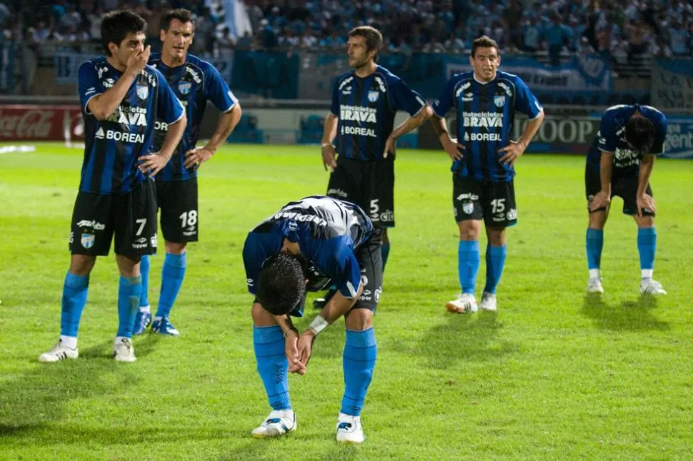 DESCONSUELO. Los jugadores no disimularon su frustración. LA GACETA/ FOTO DE 