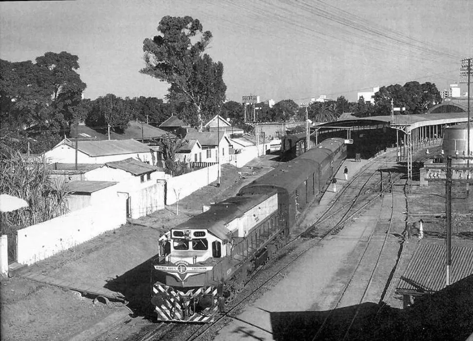 El legendario tren Estrella del Norte. Realizó, durante casi 80 años, 56.210 viajes, recorrió 64.978.760 kilómetros y llevó a 84.315.000 pasajeros.
