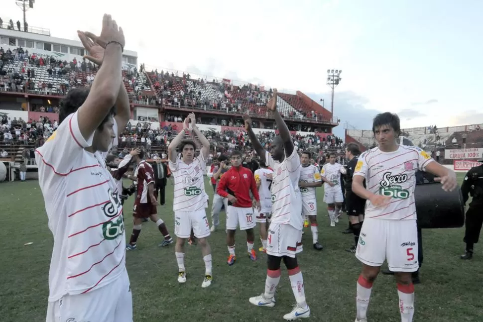 GANO, PERO .... San Martín agregó un escalón en su escalera para intentar volver a la B Nacional. LA GACETA / FOTO DE ENRIQUE GALINDEZ