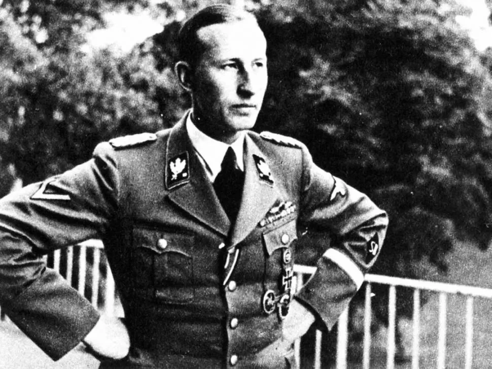 EL CARNICERO. Reinhard Tristan Eugen Heydrich, segundo al mando de las SS, fue uno de los ideólogos de las cámaras de gas y de la limpieza étnica. WALLPAPERS.BROTHERSOFT.COM