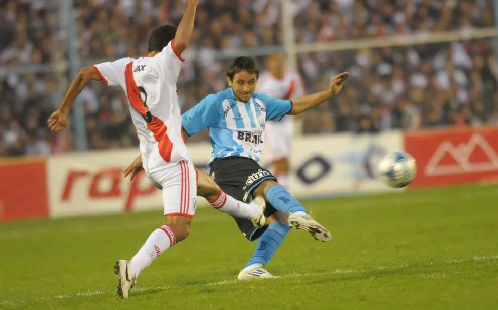 ES EL MEJOR Y NO APRUEBA. Según LA GACETA, la calificación general de Barrado es de 5,75. Jugó 28 cotejos. LA GACETA / FOTO DE HéCTOR PERALTA