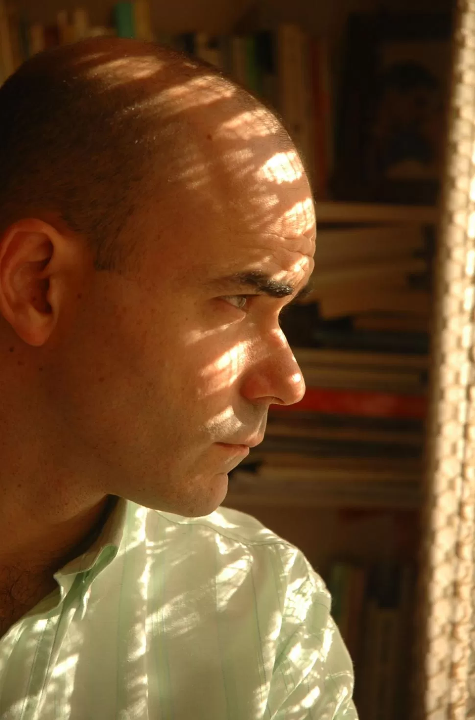 OBSESIÓN. La búsqueda de la justicia es un tema esencial para Sacheri. PRENSA ALFAGUARA - FOTO DE DIEGO SANDSTEDE  