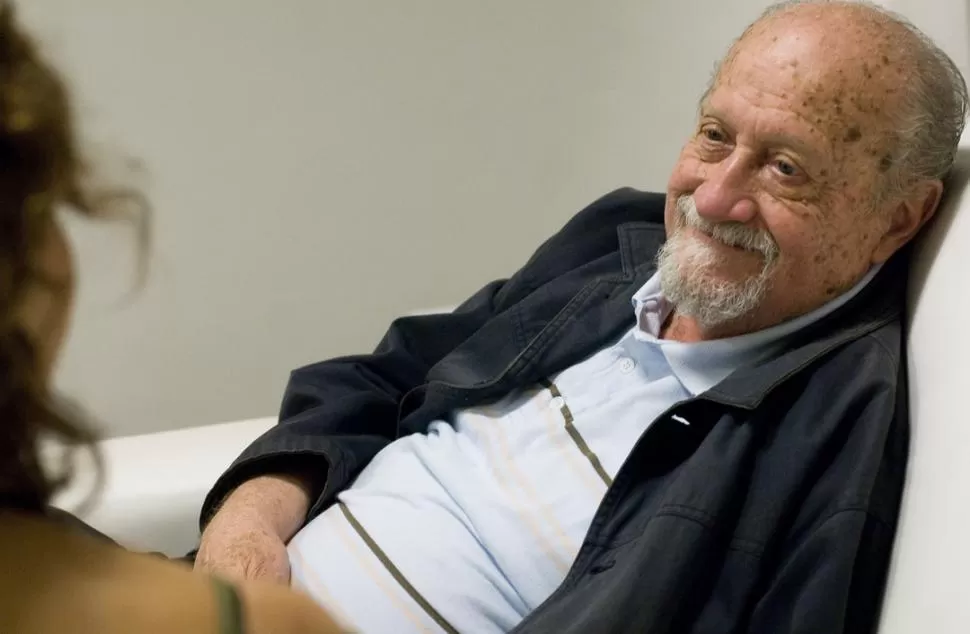 HABITUÉ. Calderón enfatiza que la actividad sinfónica está viva y activa; para muestra, basta él mismo.  LA GACETA / FOTO DE OSCAR FERRONATO