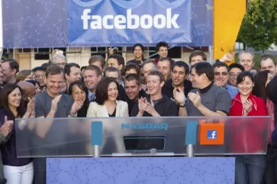 Facebook tocó la campanita en Wall Street
