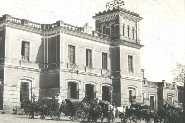 La primera estación