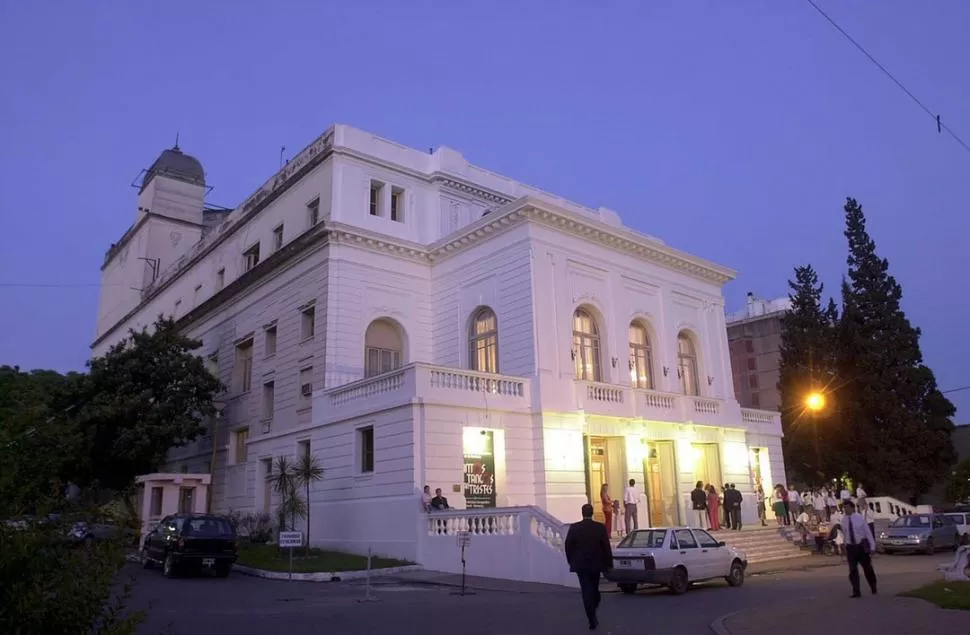 TODO LISTO. Tal como hace 100 años la sala se llenará de tucumanos dispuestos a disfrutar del arte.