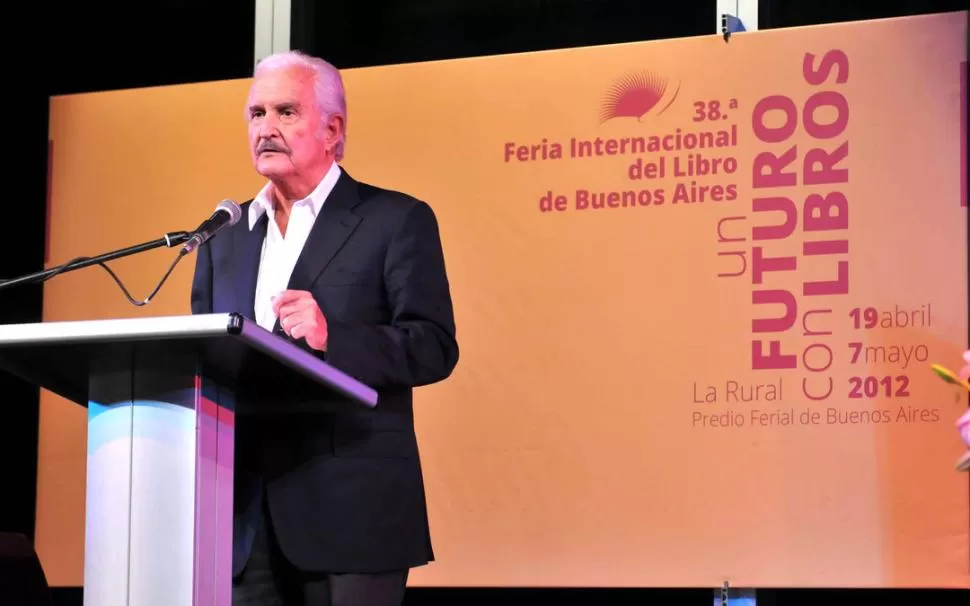 LA DESPEDIDA DE SUS LECTORES ARGENTINOS. El autor de  TELAM