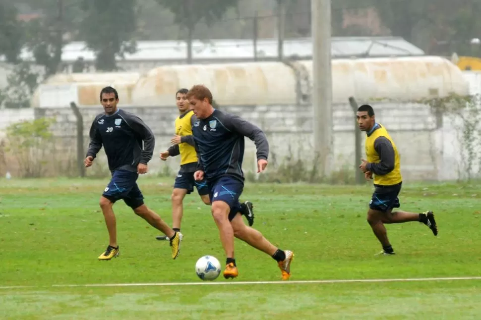 OPCIÓN DE PUNTA. Pizzicannella podría regresar al 11 titular del Atlético. LA GACETA / FOTO DE INÉS QUINTEROS ORIO