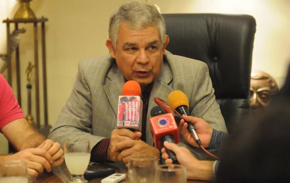 POLEMICO. Luque realizó unas polémicas declaraciones que no cayeron bien en el plantel. ARCHIVO LA GACETA / FOTO DE EZEQUIEL LAZARTE