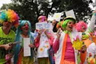 Los payamédicos alentaron la donación de órganos repartiendo soles y sonrisas