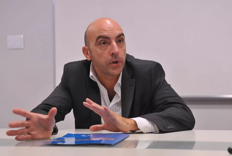 EN LA GACETA. Bulat sostiene que la bancarización es la herramienta fundamental. Quedarte con los pesos en la casa es perder plata, indica. ARCHIVO LA GACETA / FOTO DE OSVALDO RIPOLL 