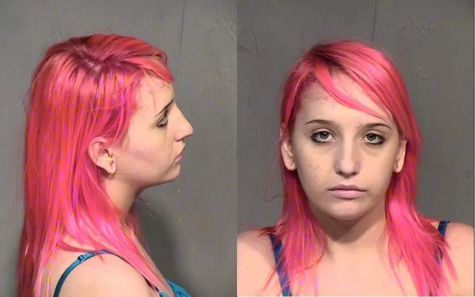 IRRESPONSABLE. La joven tuvo que ser arrestada. FOTO TOMADA DE HUFFINGTON POST. 