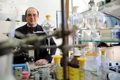 Un tucumano investiga si el uso del celular puede dañar a los seres humanos