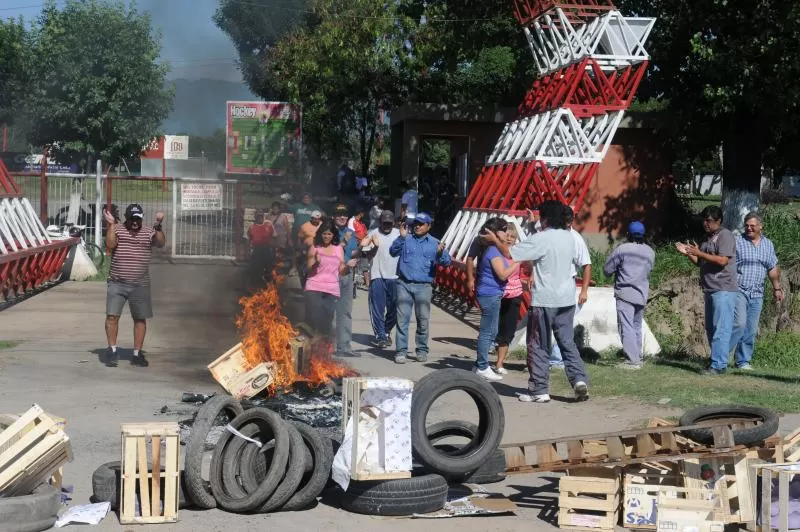 OTRA VEZ. A fines de 2011, los trabajadores reclamaron también el pago de haberes. LA GACETA / ARCHIVO
