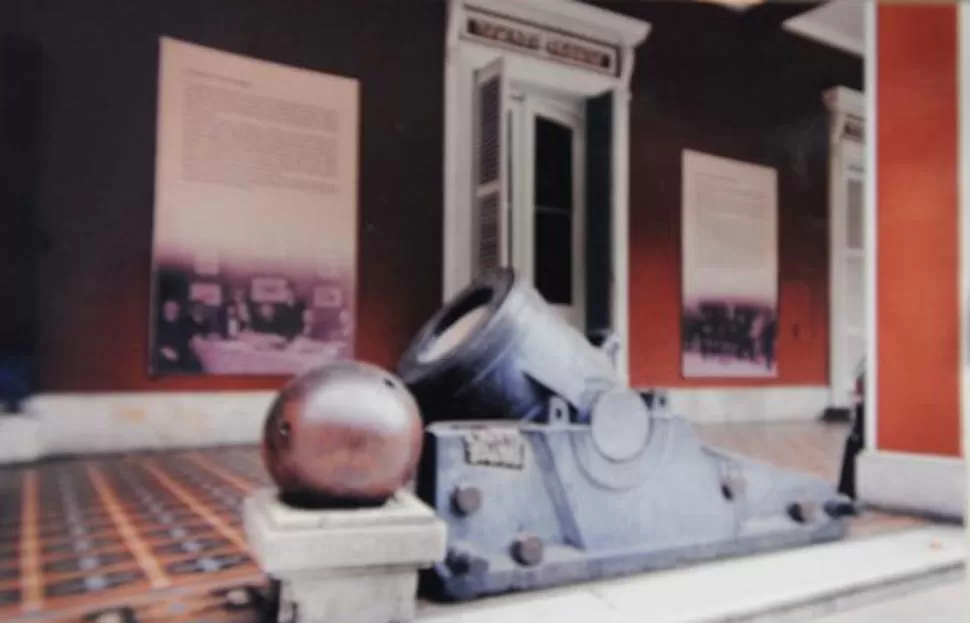 GUERRA DE LA INDEPENDENCIA. Uno de los cañones usados por los ejércitos patrios, que guarda el Museo Histórico Nacional. LA GACETA / ARCHIVO