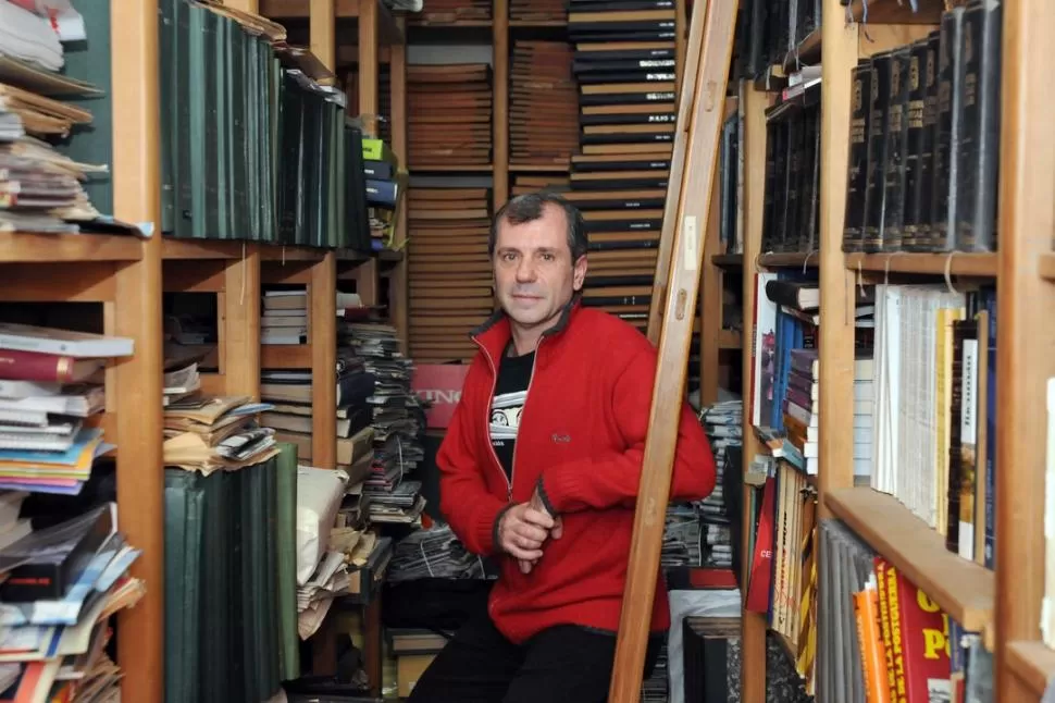 EL MÉTODO. Cuando me siento a escribir es porque ya tengo las cosas medio resueltas, confiesa Dorigo.  LA GACETA / FOTO DE ANALIA JARAMILLO