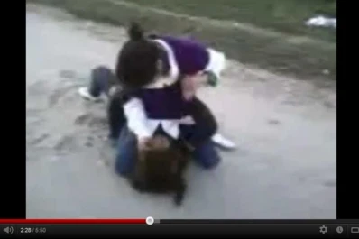 Filman y suben a YouTube un video de chicas peleando en una escuela tucumana