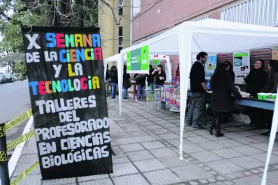 En la vereda de la Facultad te dan ideas para cuidar el medio ambiente