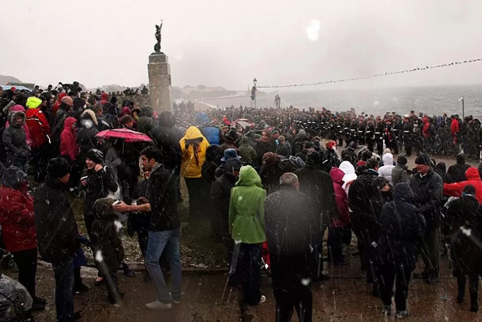 EN LA ISLA. Los kelpers celebraron la liberación. FOTO TOMADA DE INFOBAE.COM