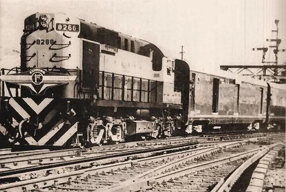 EL TUCUMANO. Se caracterizaba por viajar durante el día.  